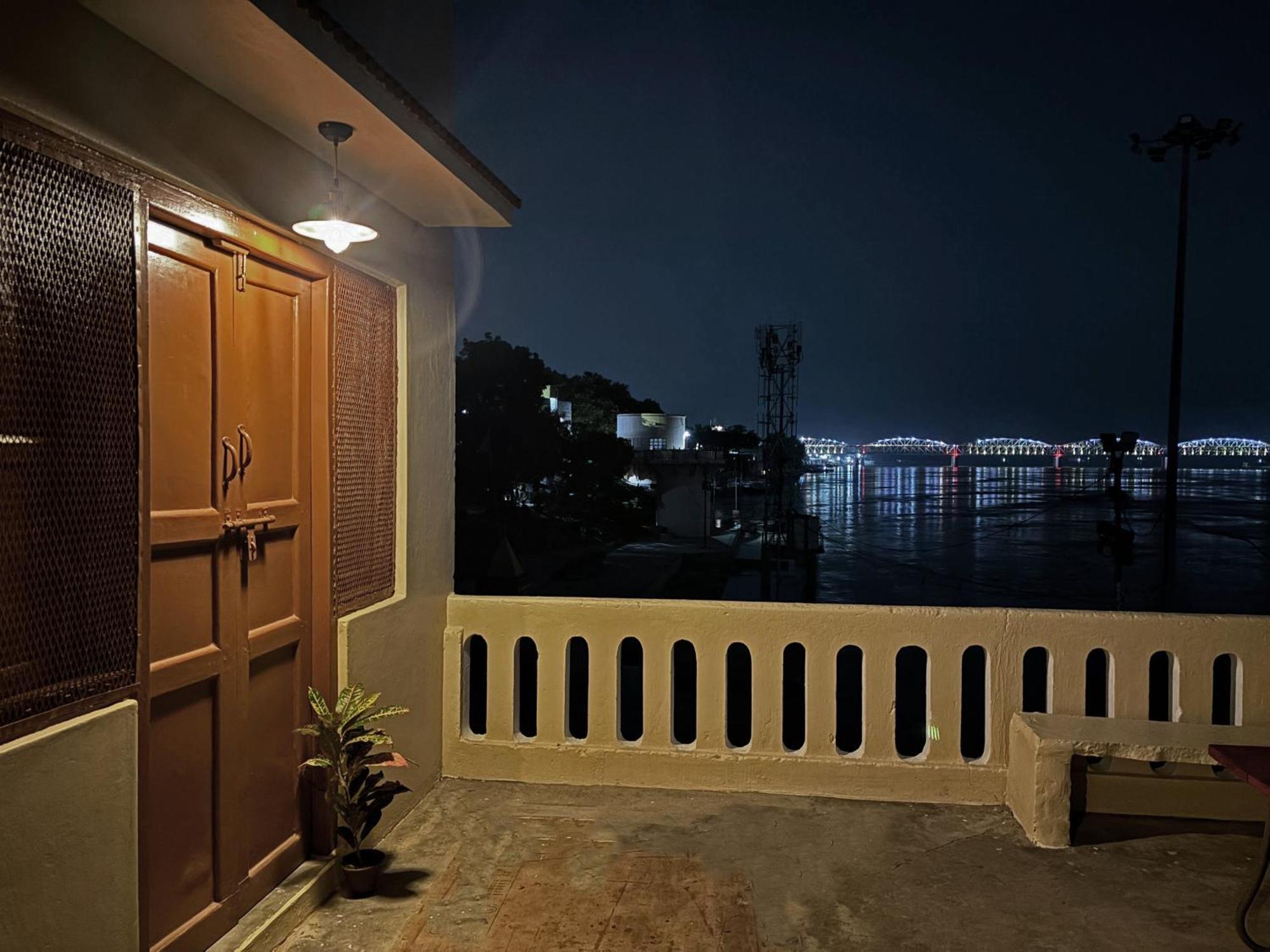 Vintage River Homestay Varanasi Exterior photo