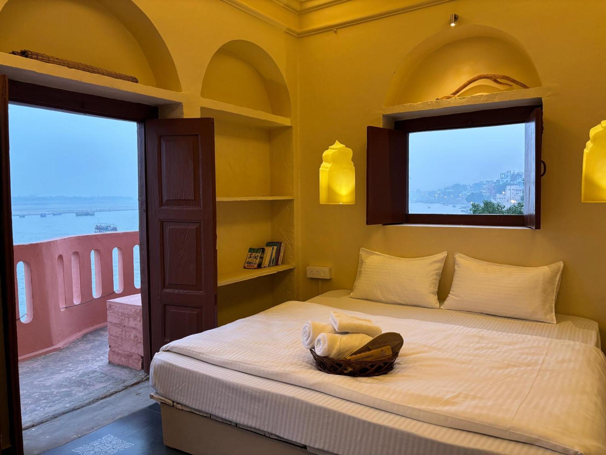 Vintage River Homestay Varanasi Exterior photo